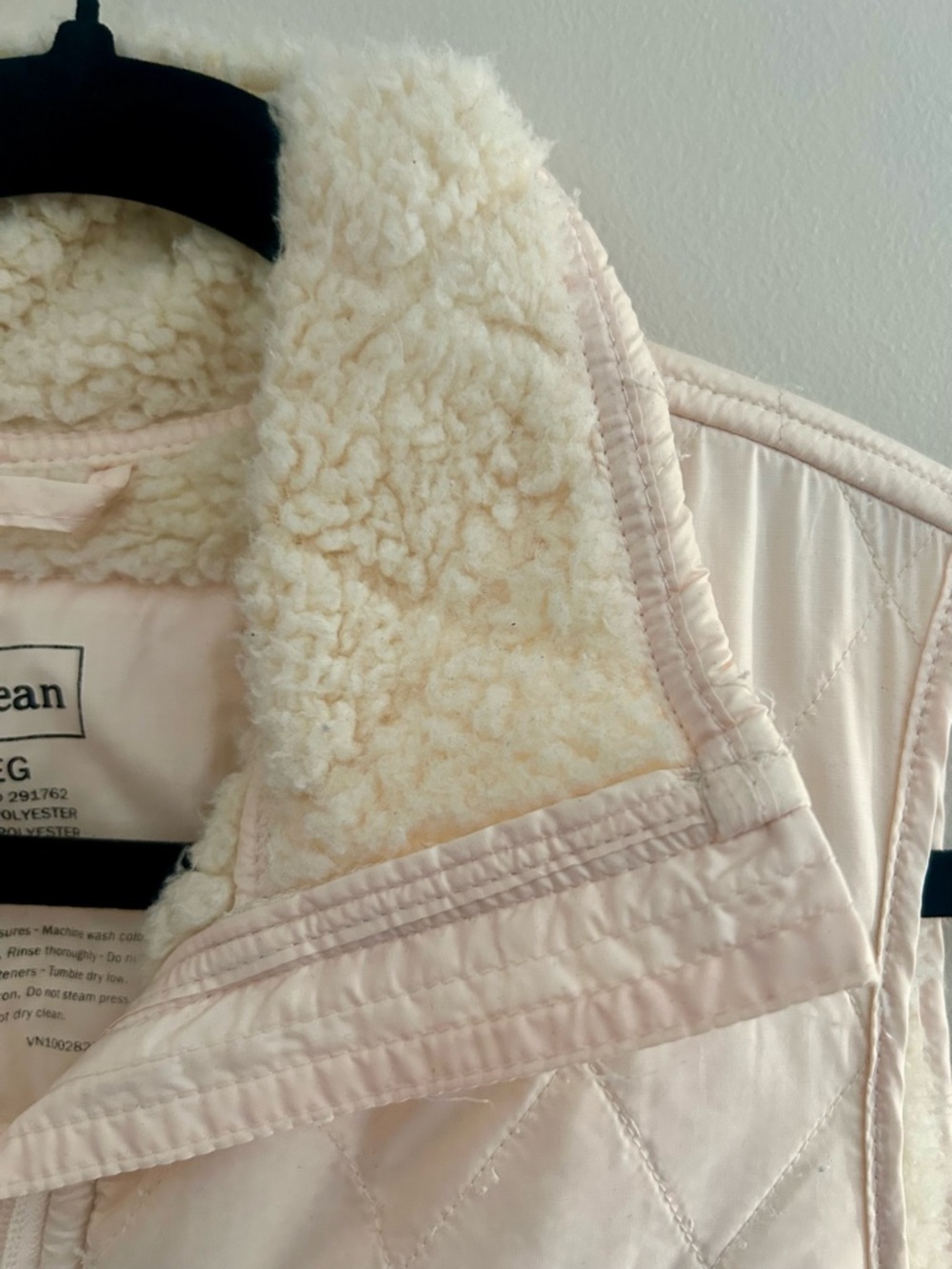 L.L. Bean Women's Cream Quilted PrimaLoft Fleece Lined Vest; SIze Med - Picture 6 of 7